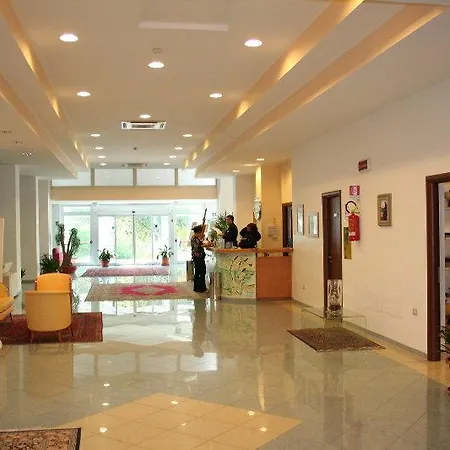 San Leonardo Vibo Eventi E Congressi Hotel 4*