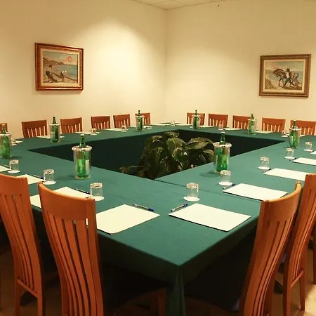San Leonardo Vibo Eventi E Congressi Hotel 4*